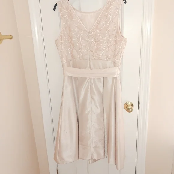 𝅺JESSICA HOWARD Dress, fully lined petticoat. - Picture 7 of 7